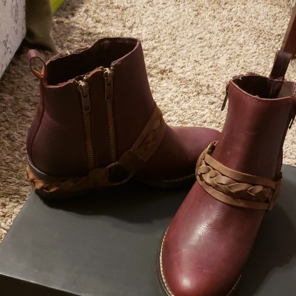 Boots - Picture 2 of 3